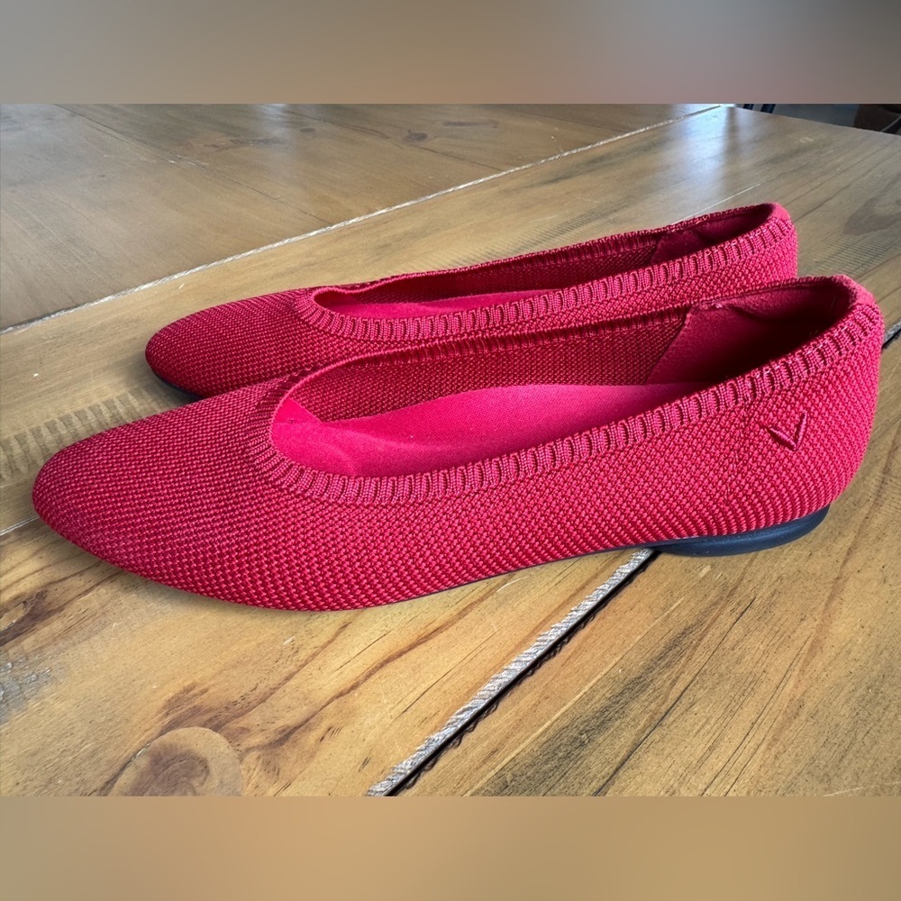 Vivaia Margot 2.0 square-toe V-cut flats in Ruby Red Size 35